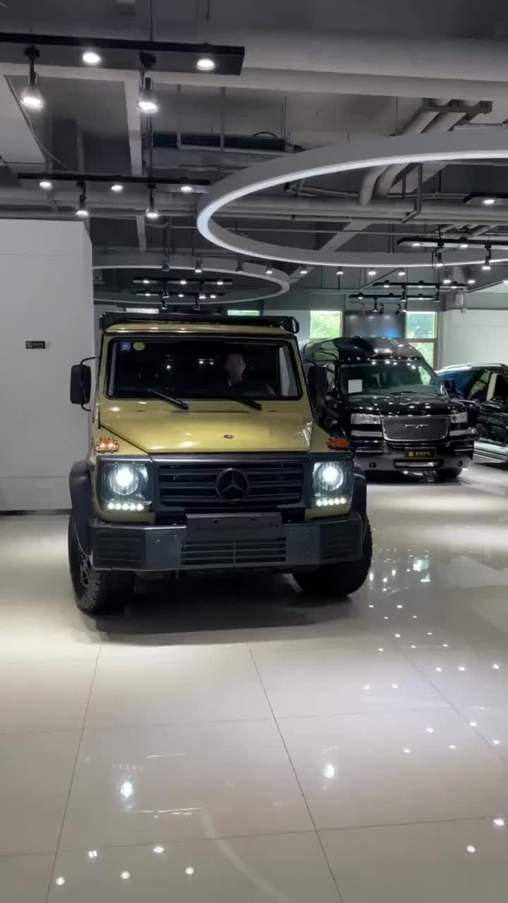 奔驰最便宜的大g,越野版奔驰g350d,就连车窗都是手动的!_手机新浪网