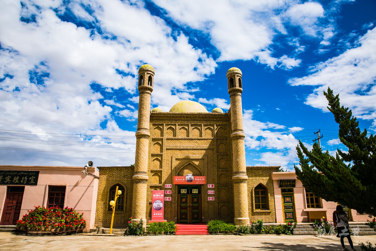 库车王世袭了十二代,如今王后还健在,住在王府呢