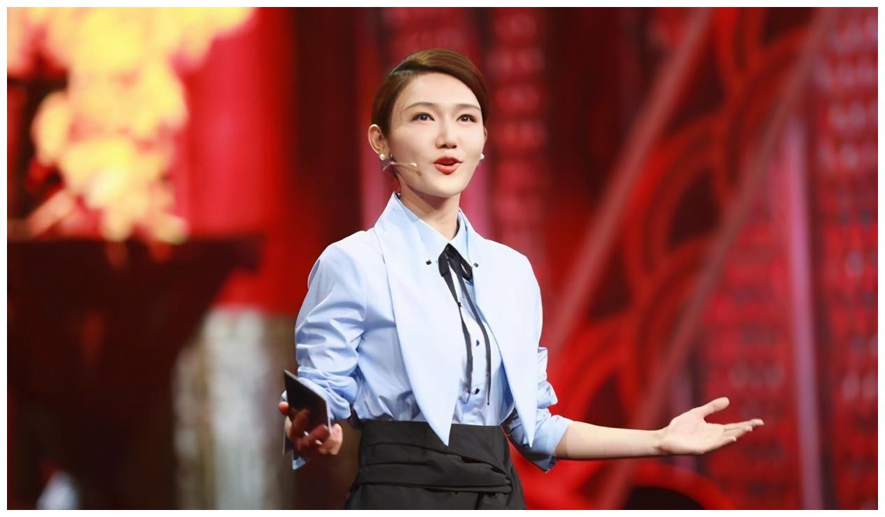 央视美女主持人龙洋离开黄金100秒之后如今怎样了