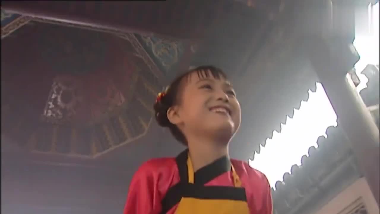 悟空八戒变成童男童女看见妖怪来了赶紧装模作样起来