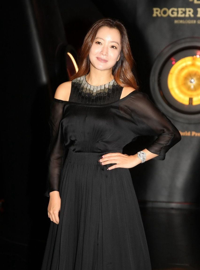 韩国女星金喜善,直男们心中不折不扣的女神之一!