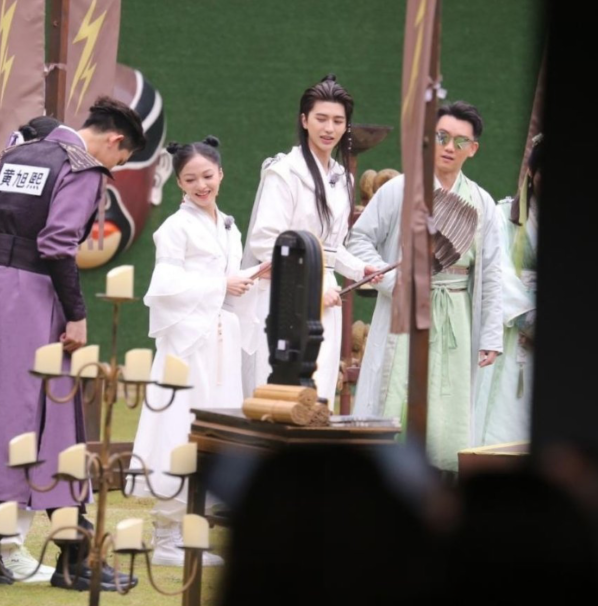 跑男无锡路透照曝光:baby扮貂蝉,蔡徐坤演周瑜,郑恺演诸葛亮
