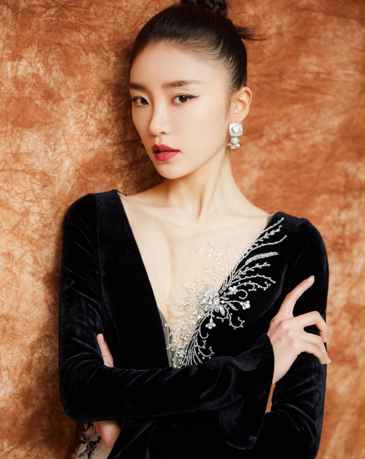 张月,她是林有有,也是江雅丽,也是一位演员