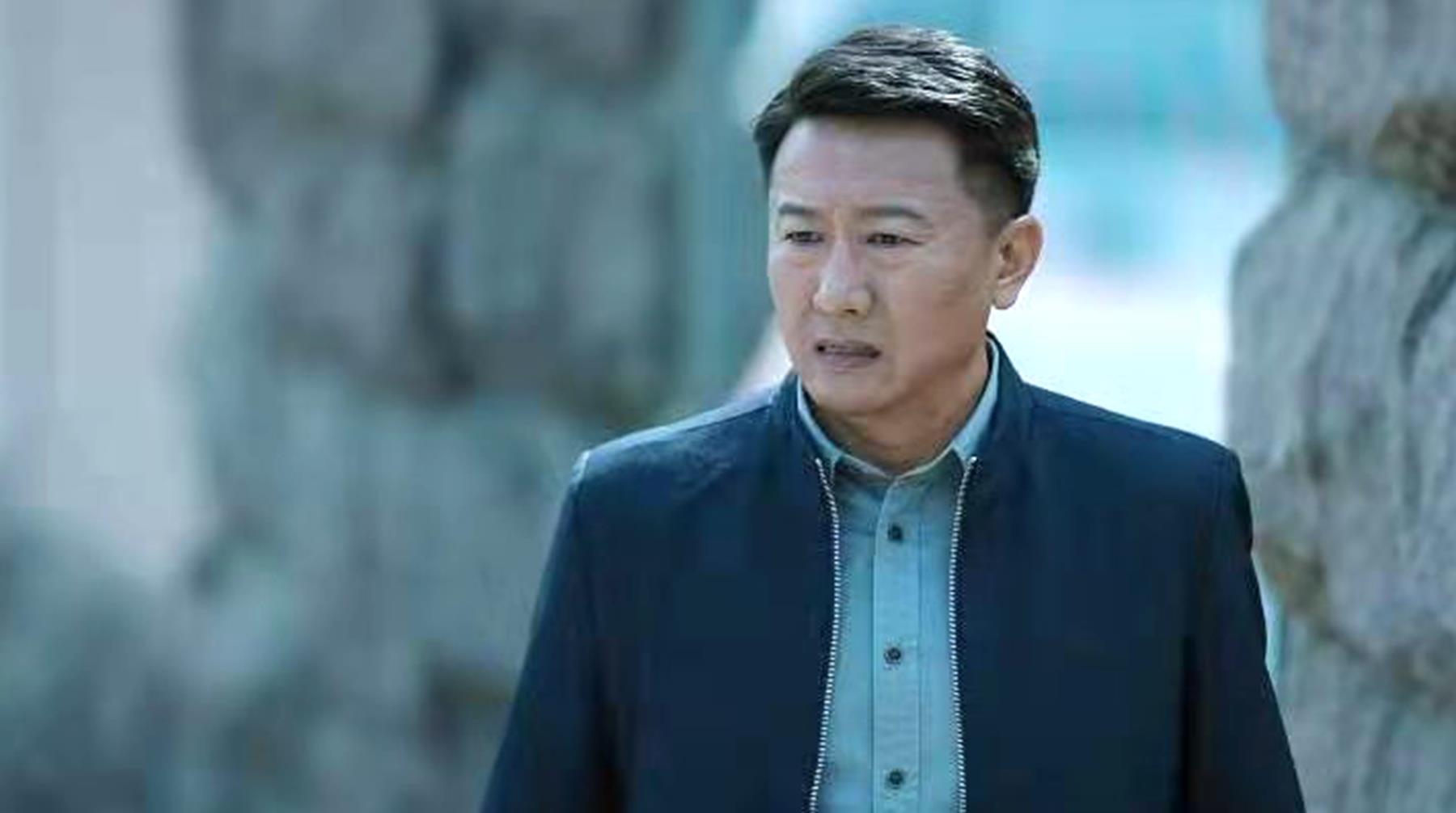 《巡回检查组》冼主任结局是什么?该剧主题曲叫什么?谁演唱的?