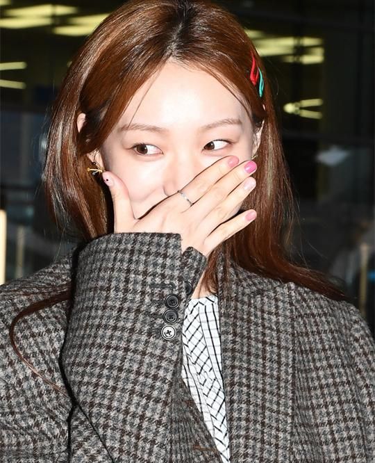 时尚达人李圣经的机场穿搭,帅气与优雅并存,你被哪一张撩到了?