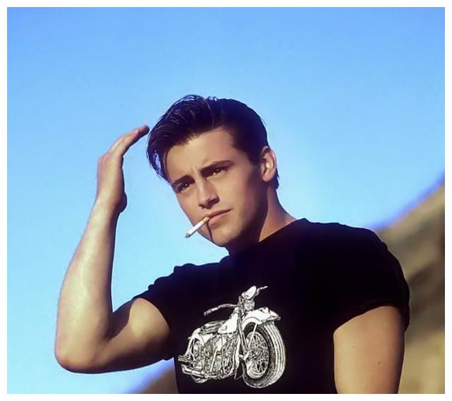 老友记joey是一事无成的吸血虫其实他帅气讨喜且情商高