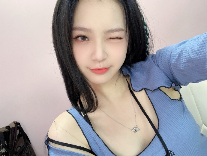 美少女周梓倩迷人写真美照好看啊