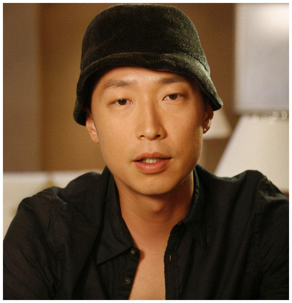 因母亲去世患抑郁症最帅康熙马浚伟今48岁仍单身