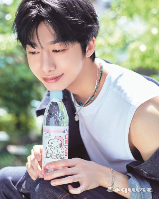 monsta x成员蔡亨源最新杂志写真笑容可爱|蔡亨源|男团|杂志_新浪新闻