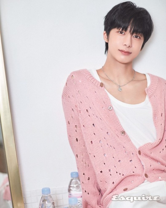 monsta x成员蔡亨源最新杂志写真笑容可爱|蔡亨源|男团|杂志_新浪新闻