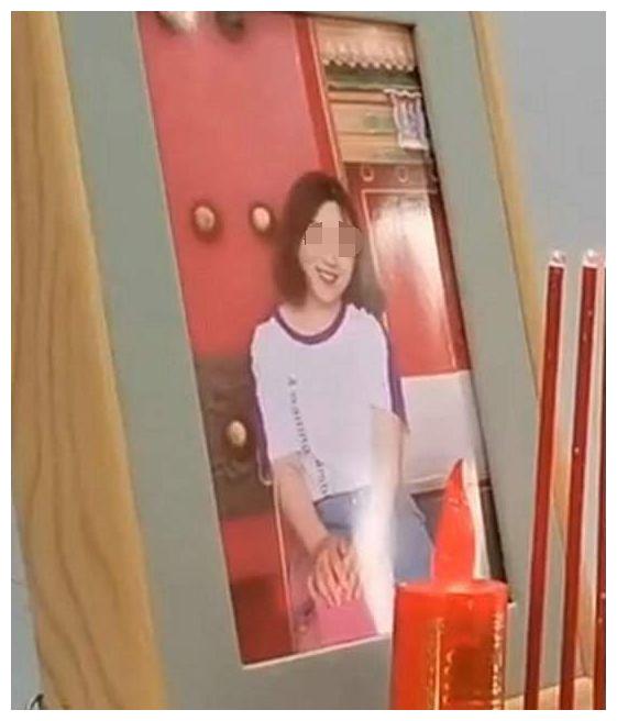 “遛狗不牵绳逼死女子”事件持续发酵，曾有老人被逼走车库一年多休闲区蓝鸢梦想 - Www.slyday.coM