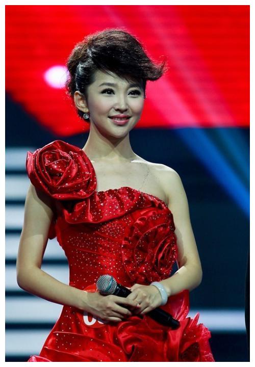 可能有人不熟悉,王芳并不是知名的主持人,但是她他所主持的《大王小王