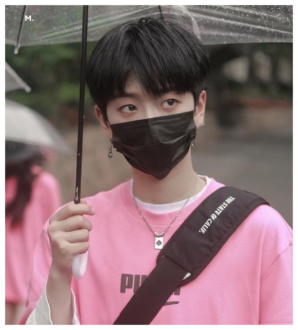 刘梦,刘些宁,姜贞羽等人聚集到一起,肯定会有好戏看的,这一组穿粉色