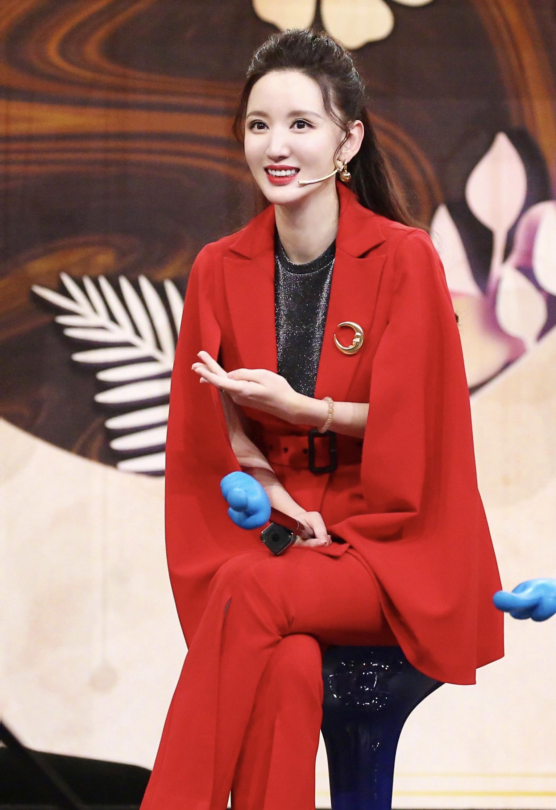 张萌也是乘风破浪赢家人气大涨合约多一袭粉色大衣哪像30