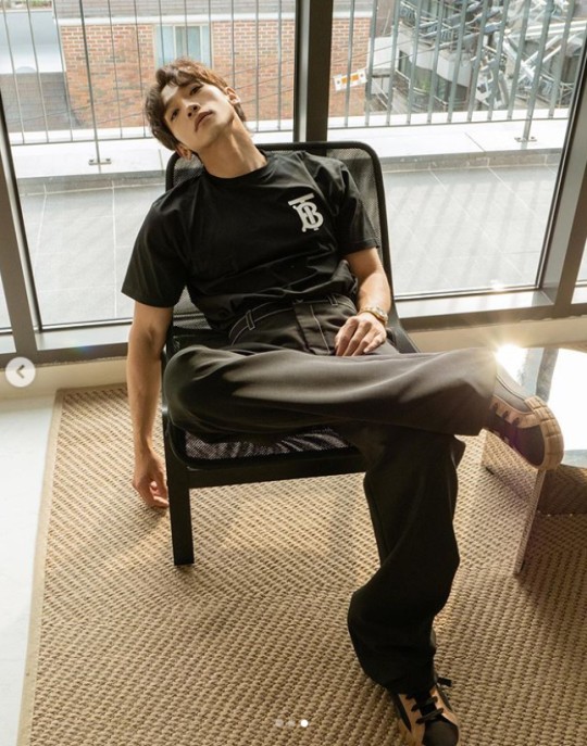 韩国艺人rain社交网站发照秀减肥后身材