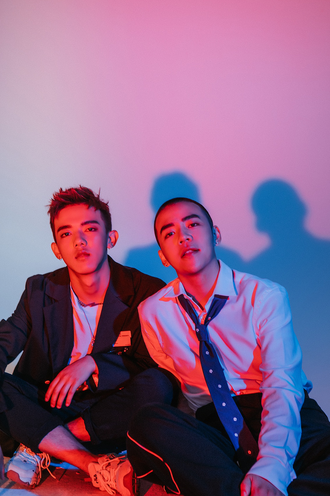 朱兴东携手师弟高毅磊合作新单《前面有光身边有我》