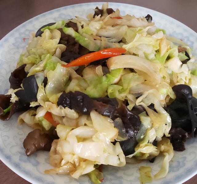 包菜炒黑木耳,简单易做,好吃又营养
