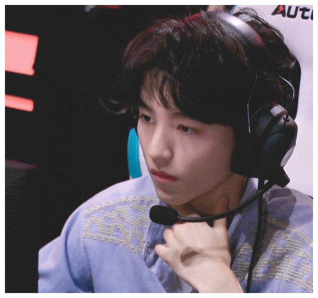 王俊凯电竞男主脸上热搜,粉丝:我酸了,想要一个电竞综艺