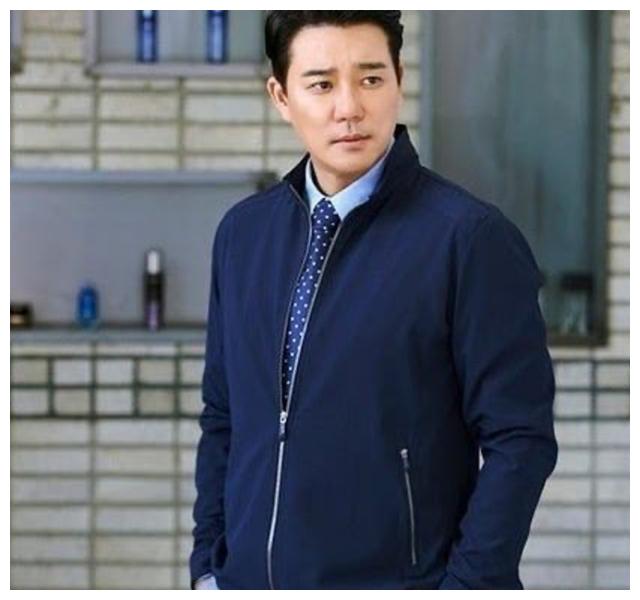 李泰坤在这部剧里演出了一个深情的男主角具王慕.