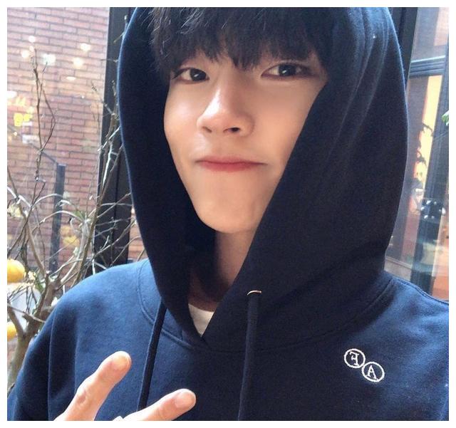 《女神降临》校霸男二黄仁烨大爆红,27岁才出道的怪物新人