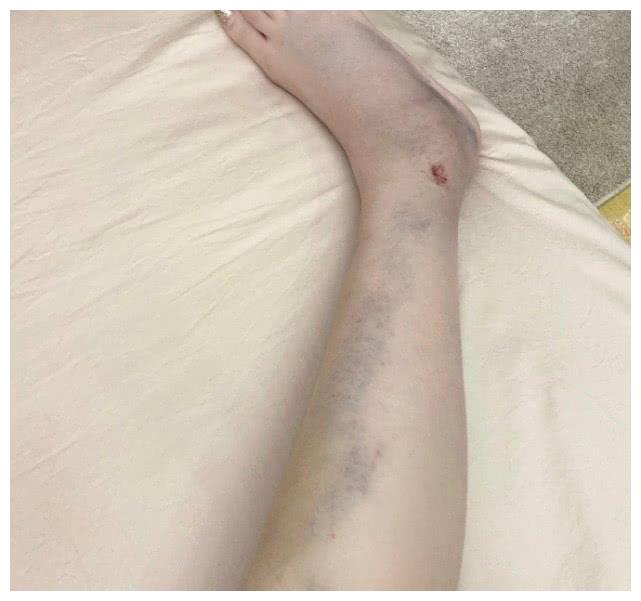 脚大穿鞋好看?176的赵尧珂穿上高跟鞋,身体曲线延伸不少