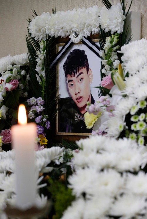 韩国警方宣布结束对歌手iron死亡事件的调查