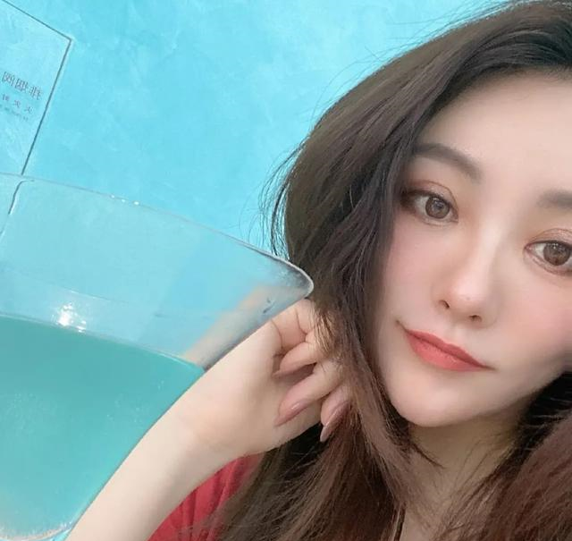 沈腾姐姐沈娜这是逆生长吧