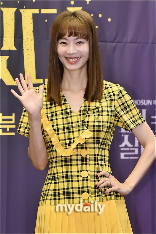 李宥利李敏英尹素怡等出席新剧魔女风采依旧发布会