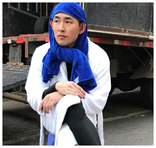 在很多人的印象中,王彦霖并不是那种特别帅气的人,一直以来都留着寸头