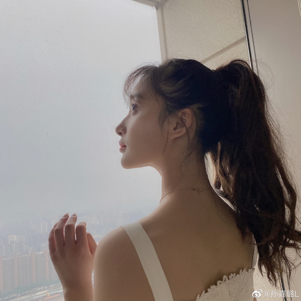 美女演员孙嘉璐迷人写真美照真好看啊