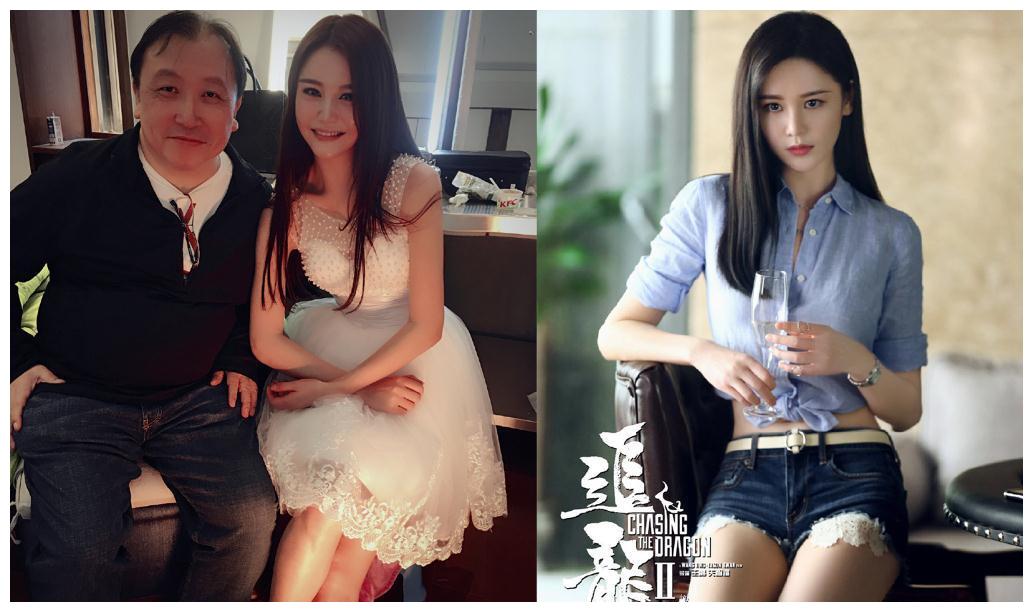 并配文:时光真是一名xxx大盗照片中是王晶与妻子和大女儿的合照王晶有