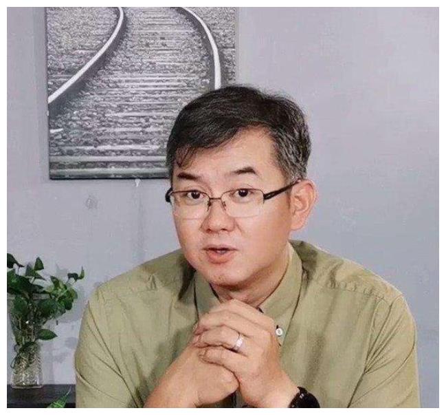 情感主持人赵川:抛弃两任糟糠之妻,娶小16岁空姐,还逼她辞职