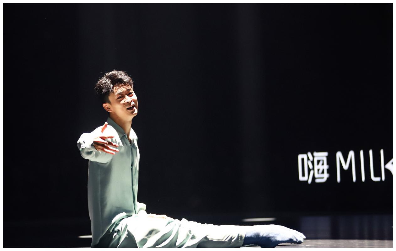 黎星竟是军艺校徽原型舞蹈风暴第二季当队长直呼难