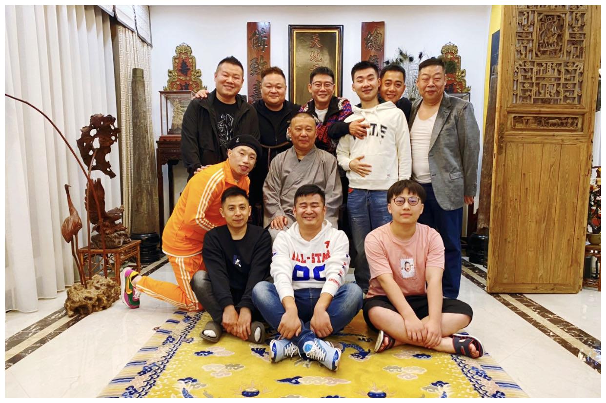 徒弟去郭德纲家中吃饭装潢奢华像暴发户义子陶阳很受宠