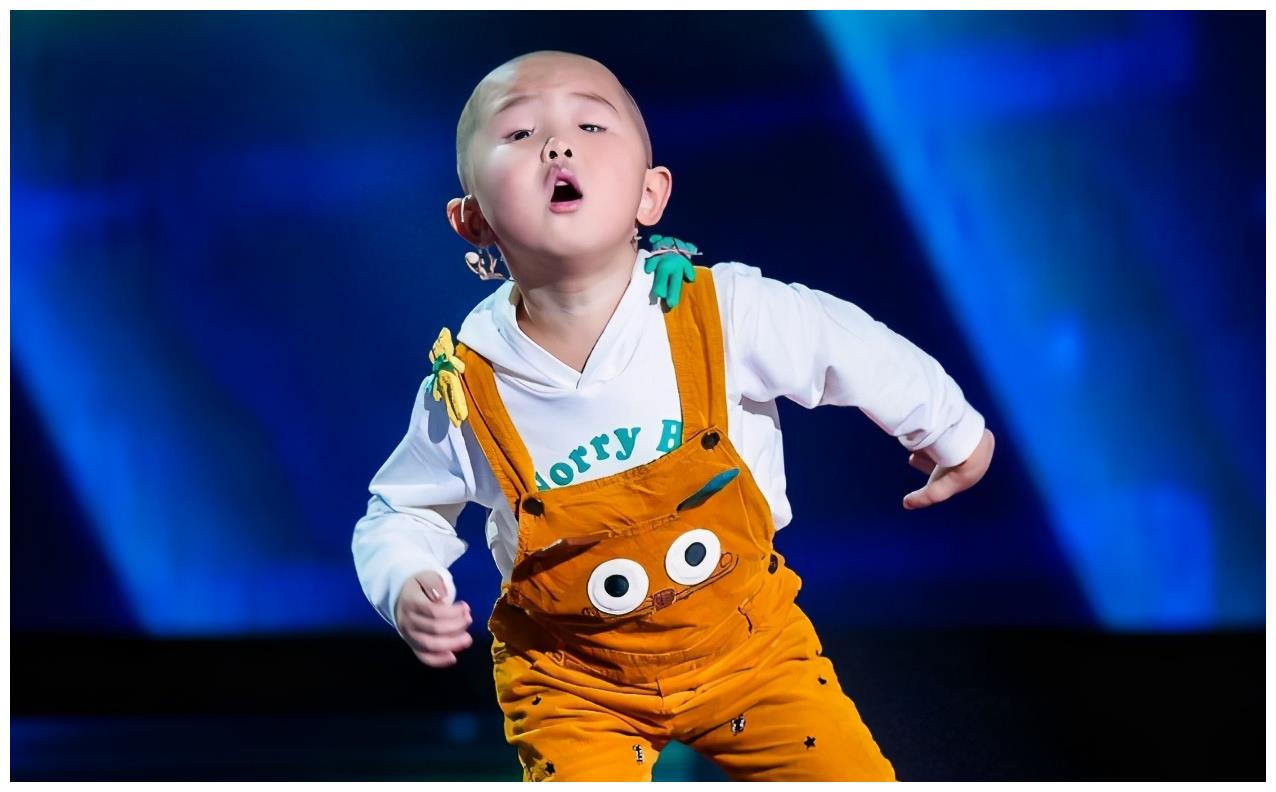 3岁成名5岁上春晚的张俊豪年入百万令人羡慕父母非常后悔