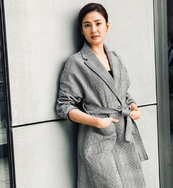 洪小玲没有了前老板林心如的力捧如今也依旧很成功气质仍然在