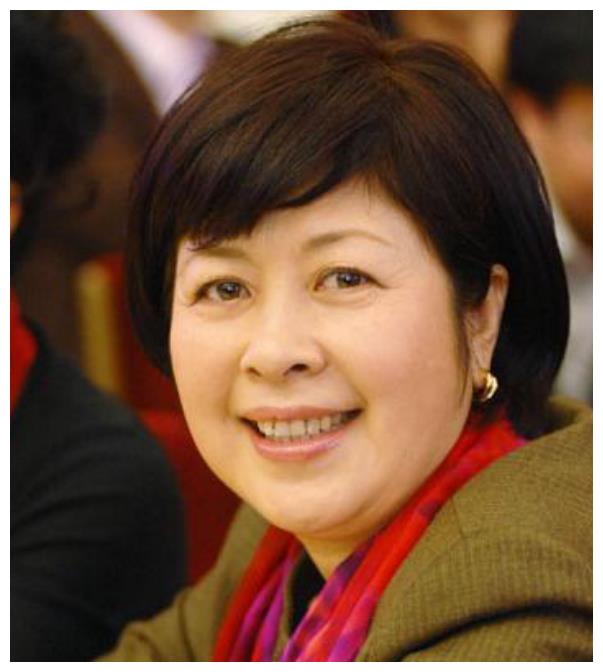 她出走华谊,带走娱乐圈大半明星,没有她的华谊只是一个空壳|王京花