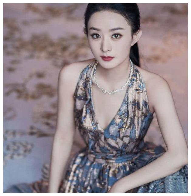 赵丽颖路透照太憔悴!瘦成"纸片人",体型好像只有正常人一半__财经头条