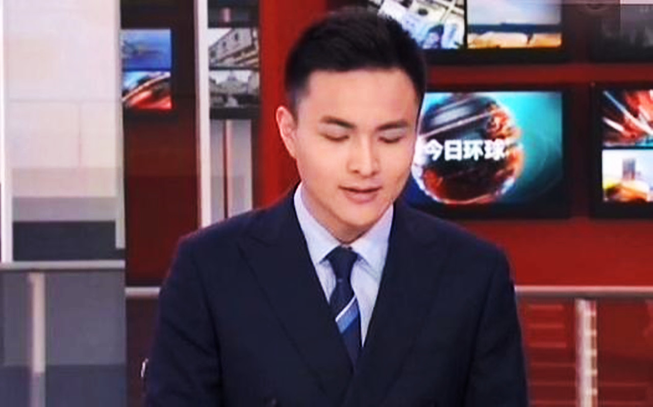 提词器失灵,杭州主持人冬阳失控,新闻直播救场难,唯有实话实说
