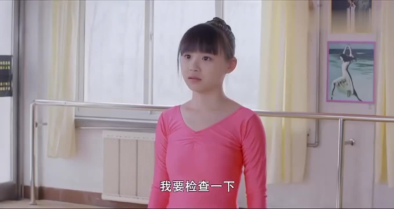 木兰妈妈女孩脚崴了亲妈却让她一直跳舞养母看后怒了