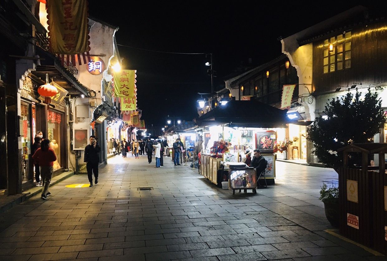 夜色中的杭州河坊街,勾勒出了杭城市井风俗图的轮廓