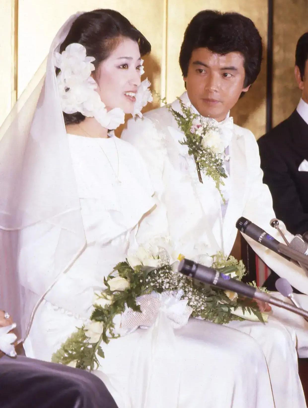 在娱乐圈所有的婚纱照里,最喜欢的就是三浦友和与山口百惠的照片