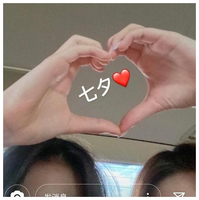 汪峰大女儿和好友过七夕,15岁小苹果长相成熟五官神复制葛荟婕