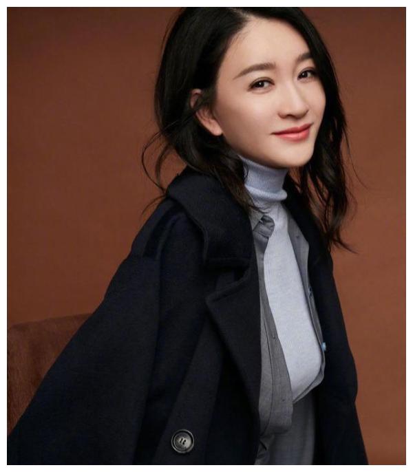 44岁李小冉终于美回来啦!披西装在身变女总裁,丝毫不输高圆圆