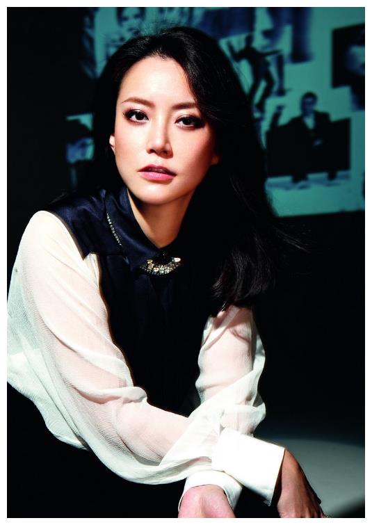 "最美经纪人"霍汶希不简单,聪明漂亮有头脑,未婚生女独自抚养__财经