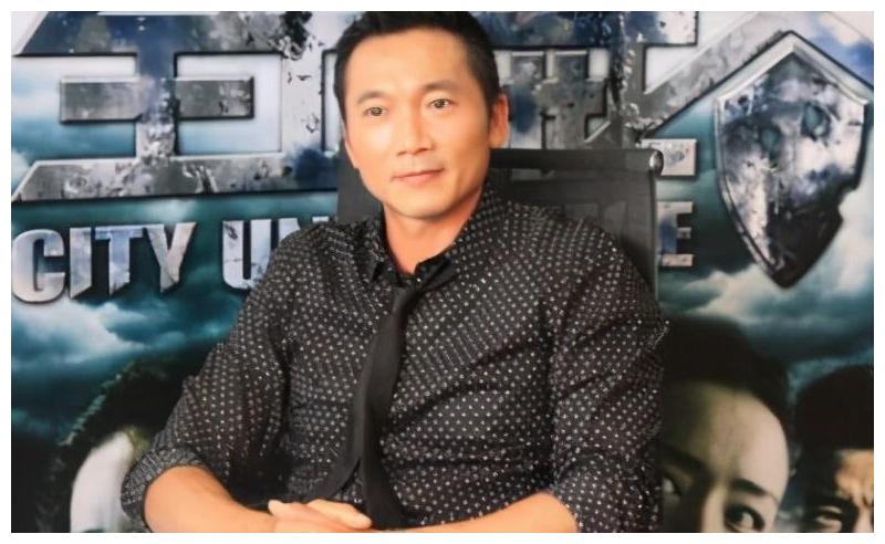 大反派邹兆龙:剧外是好男人,混血老婆一米八,俩儿子一米九