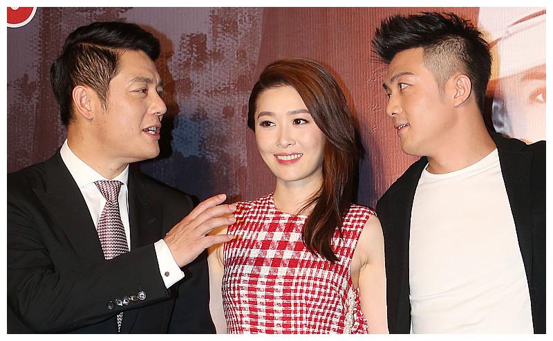 他与前妻相爱21年,为何转身娶了41岁的周丽淇,如今他们怎么样了|傅