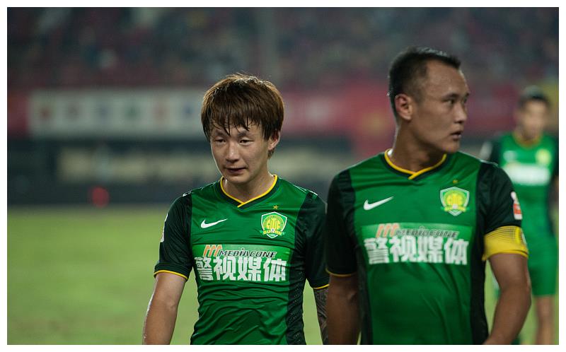 他是国安唯一敢跟大佬叫板的人,如今成球队核心,深得球迷认可|朴成