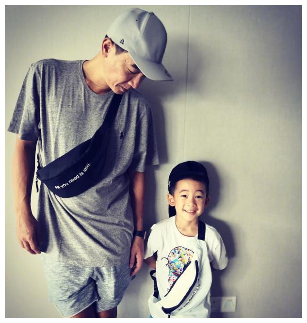 《爸爸去哪儿》的小小春长大了,男大十八变的他,实现逆袭式成长