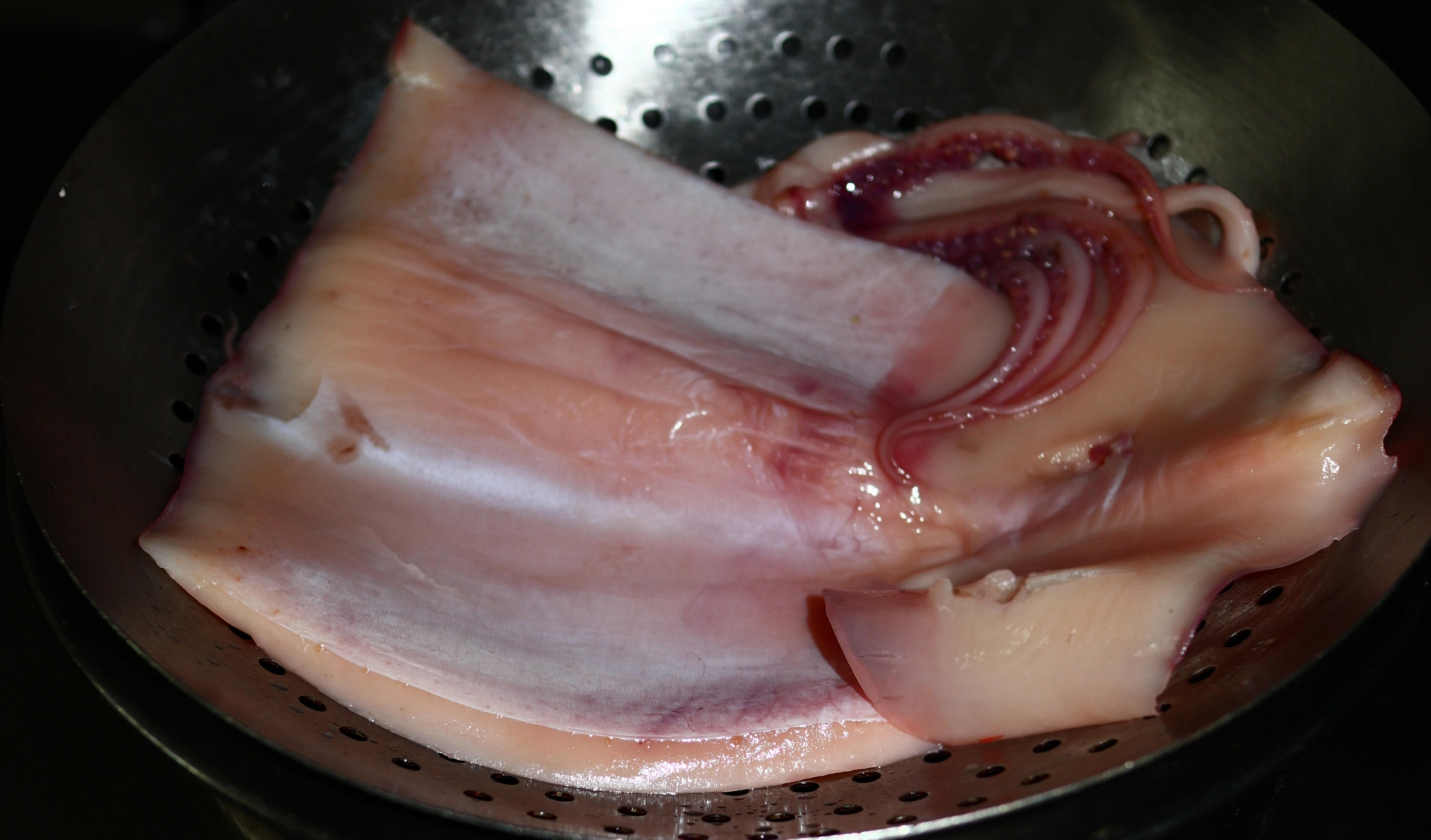 干鱿鱼只用水是泡不软的,厨师来了教你水发鱿鱼,海味干货变海鲜__财经